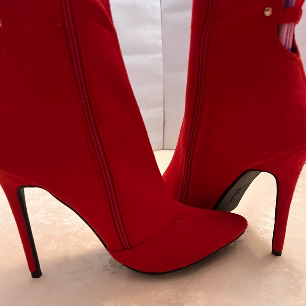 Women’s red suede like material sz 7.5 with a 4” heel. - Picture 6 of 10